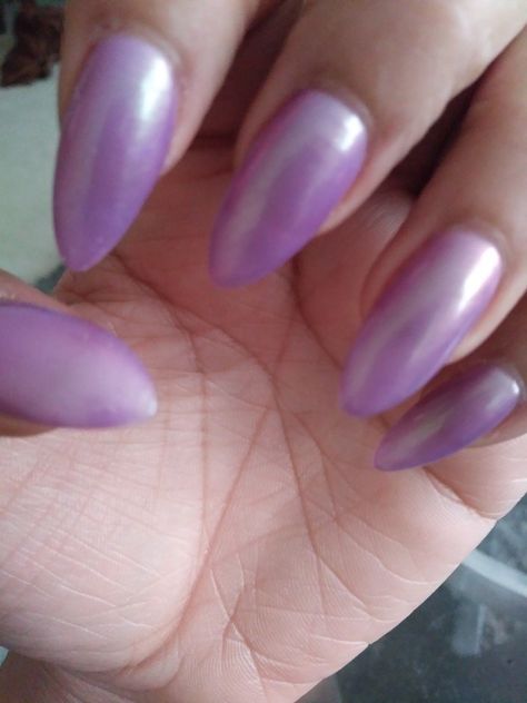 Light purple chrome almond shape nails Purple Chrome Almond Nails, Purple Crome, Almond Nails Solid Color, Crome Nails Almond, Light Purple Chrome, Nails By Skin Tone Range, Nails 2017 Trends, Chrome Almond, Chrome Nail Colors