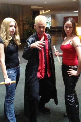 Buffy, Spike and Faith. Next Halloween! Buffy And Faith Costume, Buffy And Spike Costume, Faith Buffy Halloween Costume, Buffy Halloween Costume, Buffy Faith, Buffy The Vampire Slayer Halloween, Buffy Costume, Spike Cosplay Buffy, Buffy Spike