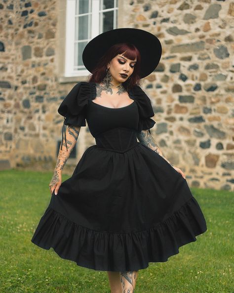 And here is the ALICE TOP worn with the puffy sleeves up! 🌹 We are so happy to let you know that the EDITH SKIRT (worn in these photos with the HARRIET CORSET BELT) will also be restocking on July 1st! Both items will now be following our brand new size chart that better accommodates our beloved plus size customers: XXS XS S M L XL XXL 1X 2X 3X 4X 5X 🌹 Please note that the Alice top fits about a size too big, so please size down when ordering! 🖤 #blackwoodcastle #gothicfashion #darkcotta... Goth Corset Outfit, Dark Cottagecore Outfits, Dark Cottagecore Fashion, Summer Goth Outfits, Witchy Outfits, Summer Goth, Cottagecore Outfits, Perfect Dark, Cottagecore Fashion