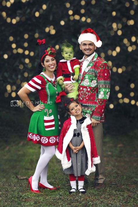 Grinch Family Christmas Card Whoville Family Grinch Christmas Family Outfits, Family Elf Costumes, Grinch Family Christmas Card, Grinchmas Costume Ideas, Grinch Family Costume Ideas, Grinch Christmas Family Photo, Whoville Christmas Outfits, Who Costume Whoville, Grinch Christmas Pictures Family