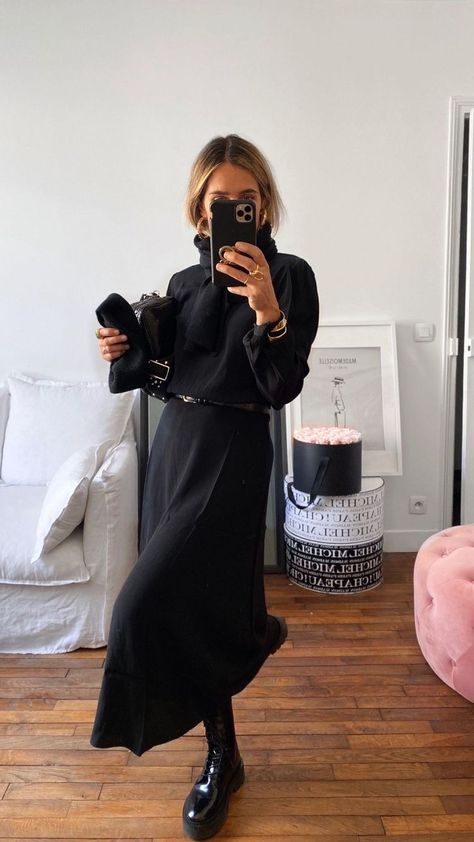 All Black Business Dress, Black On Black Outfits Work, Hipster Date Night Outfit, Black Rollneck Outfits, Midi Dress Fall Outfit Boots, Reformation Work Outfit, Womens Winter Shoes 2022, Beautiful Casual Dresses Simple, Black Dress Long Casual