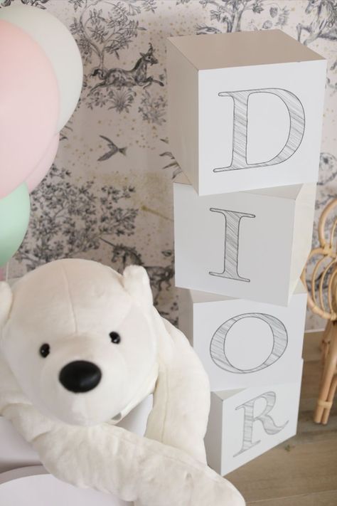 Dior Centerpieces, Christian Dior Themed Birthday Party, Dior Party Theme Decoration, Baby Dior Theme Party, Dior Party Theme, Dior Birthday Theme, Dior Themed Birthday Party, Dior Birthday Party, Dior Baby Shower Theme