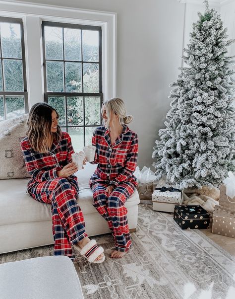 Old Navy Christmas Pajamas, Pajamas Aesthetic, Xmas Pjs, Navy Christmas, Matching Family Christmas Pajamas, Christmas Pj, Matching Christmas Pajamas, Cosy Christmas, The Perfect Girl