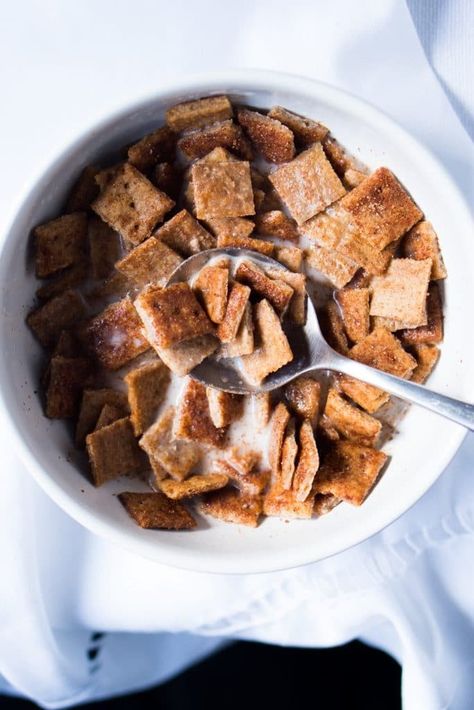 Gluten Free, Low Carb & Keto Cinnamon Toast Crunch Cereal #keto #ketobreakfast #lowcarb #cereal #glutenfree #healthyrecipes Paleo Cereal, Cinnamon Cereal, Keto Cinnamon, Cinnamon Crunch, Sandwich Bread Recipes, Crunch Cereal, Keto Recipes Ketogenic, Diet Breakfast Recipes, Cinnamon Toast Crunch