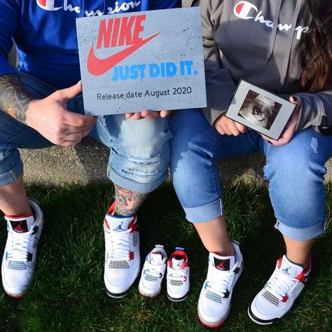 Just did it Shoe Gender Reveal Ideas, Sneaker Head Gender Reveal Ideas, Nike Gender Reveal, Sneaker Baby Announcement, Sneaker Gender Reveal Ideas, Sneaker Gender Reveal, Pregnancy Announcement Shoes, Baby Announcement Shoes, First Baby Announcements