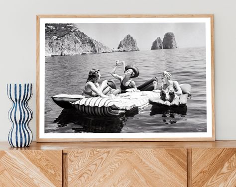 Women Eating, Eating Pasta, Capri Italia, Eating Spaghetti, Isle Of Capri, Capri Italy, Decoration Photo, Photo Decor, Foto Vintage