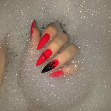 Red And Black Nail, Red Acrylic Nails, Edgy Nails, Goth Nails, Grunge Nails, Glow Nails, Long Acrylic Nails Coffin, Black Nail, Nail Swag