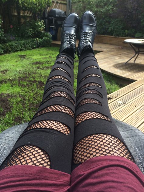 DIY Fishnet tights, underneath ripped black leggings  Punk / rocker / emo / grunge / Goth  By Yogo Mogo on Pinterest Torn Leggings, Black Ripped Leggings, Indie Outfits Grunge, Punk Rock Hair, Diy Ripped Jeans, Battle Vest, Rock Hairstyles, Distressed Pants, Punk Pants