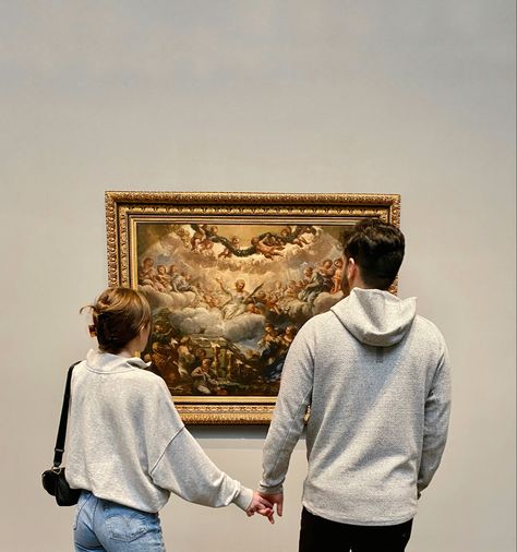 #relationship #boyfriend #museum #date #aesthetic Old Money Couple, No Face Couple Photos, No Face Couple, Money Couple, Museum Date, Dream Dates, Museum Photography, Couple Lifestyle, My Kind Of Love