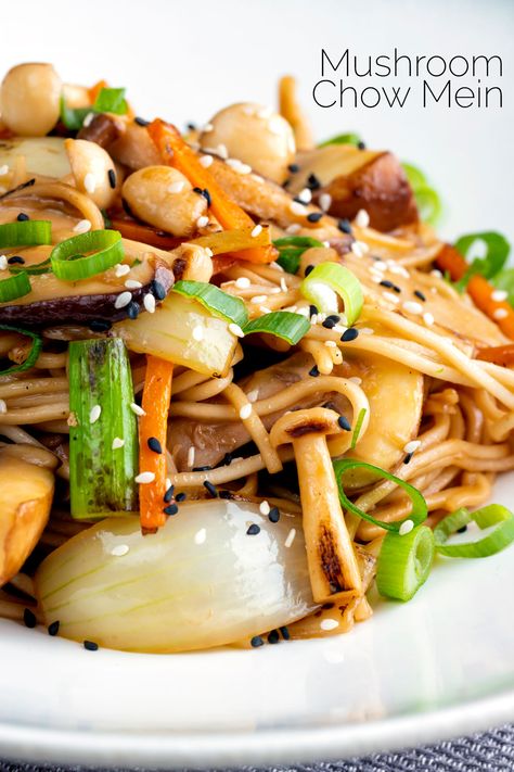 Quick Stir Fry Recipes, Fakeaway Recipes, Chow Mein Recipe, Asian Noodle Recipes, Meat Free Recipes, Best Vegetarian Recipes, Hearty Dinner, Chow Mein, Vegetarian Cooking