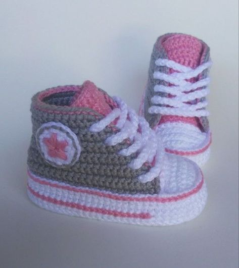 sandalias bebe a crochet zapatillas Crochet Baby Shoes Free Pattern, Crochet Baby Booties Free Pattern, Crochet Baby Booties Tutorial, Crochet Converse, Háčkované Lemy, Baby Booties Free Pattern, Crochet Shoes Pattern, Crochet Baby Sandals, Crochet Baby Shoes Pattern