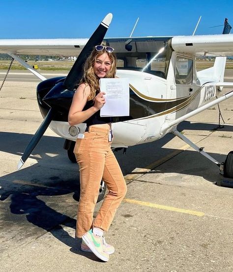 Pilot Captions Instagram, Private Pilot License Aesthetic, Pilot Aesthetic Girl, Pilot School Aesthetic, Girl Pilot Aesthetic, Private Pilot Aesthetic, Pilot Uniform Airline, Lady Pilot Aesthetic, Pilots License