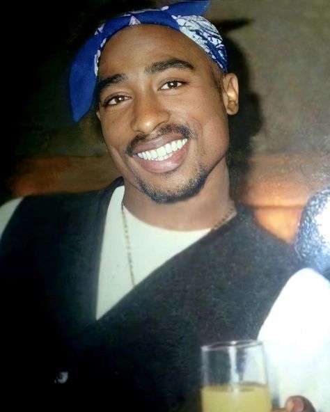 2pac Pictures, Tupac Videos, Tupac Photos, 90s Rappers Aesthetic, Tupac Makaveli, Tupac Art, Cultura Hip Hop, 2pac Shakur, Tupac Wallpaper