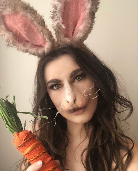 Easter makeup. Instagram: mademoisellefx https://www.instagram.com/mademoisellefx/ Easter Sfx Makeup, Bunny Makeup, Prosthetic Makeup, Bunny Carrot, Easter Makeup, Cool Face, Holiday Halloween, Crazy Makeup, Sfx Makeup