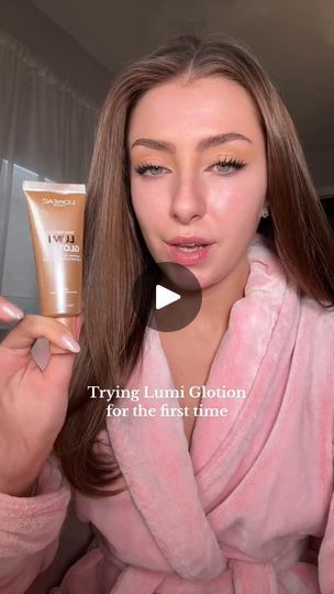 Trying L’Oréal Paris Lumi Glotion for the first time… I can’t believe I haven’t tried this before | Trying L’Oréal Paris Lumi Glotion for the first time… I can’t believe I haven’t tried this before | By Alissia Makeup | Guys believe I've never tried
the Lumi lotion by L'Oreal. I don't even know how I haven't
tried this. So we're trying it for the first time today. This
is the shade 903 medium glow. Okay let's just go for it.
Which I just rub it in. Okay whatever. Wait. Okay. You know what? It
is not. I thought it would be like your typical like bronzing
drop vibes. But it's not like that at all. Which I like
because a lot of bronzing drops go really patchy on me. And
this doesn't look patchy. So yay. That's like way more of a
seamless look to it. That actually looks really okay. I
get it n Lumi Glotion, Lumi Loreal, L’oréal Glowtion, L’oreal Lumi Glotion, L’oréal Lumi Glotion, Benefit Goof Proof, Loreal Paris, I Got This, Just Go