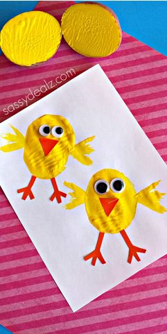 Chick Potato Stamping Craft for Kids #Easter craft | CraftyMorning.com Chicks Craft, Potato Stamping, Potato Art, Påskeaktiviteter For Barn, Chick Craft, Potato Stamp, Crafty Morning, Easter Crafts For Toddlers, Fun Easter Crafts