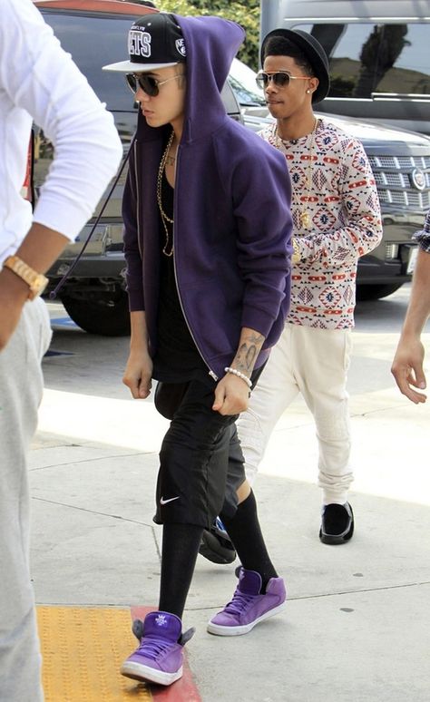 justin bieber swag - Google Search Justin Bieber Shoes, Lil Twist, Justin Bieber Selena Gomez, Justin Bieber Outfits, Justin Bieber Style, Mine Forever, Justin Bieber Pictures, Goth Fashion Punk, I Love Justin Bieber