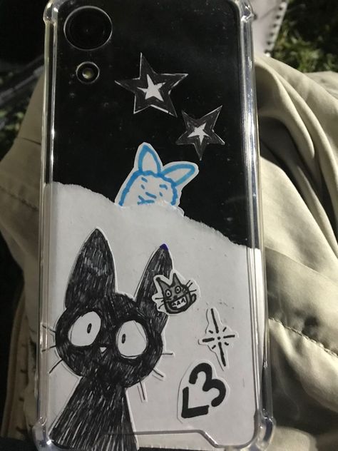 Phone Case Drawings, Grunge Art Aesthetic Drawing, Y2k Aesthetic Dark, Cellphone Case Ideas, Grunge Phone Case, Phone Case Y2k, Y2k Stars, Grunge Y2k Aesthetic, Y2k Phone Case