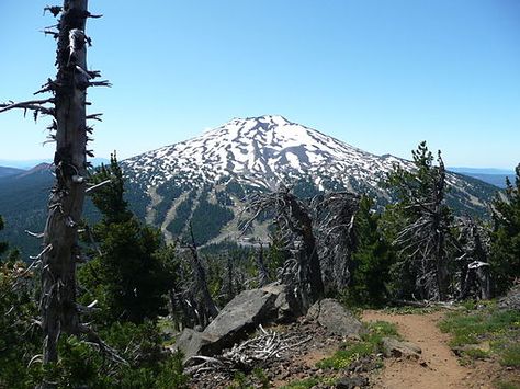 Weekend ski trip to Bend, Oregon to ski Mt. Bachelor Mount Bachelor Oregon, Travel Oregon, Central Oregon, Oregon Travel, Road Trippin, Ski Trip, Beautiful Scenery, Mount Rainier, Pacific Northwest