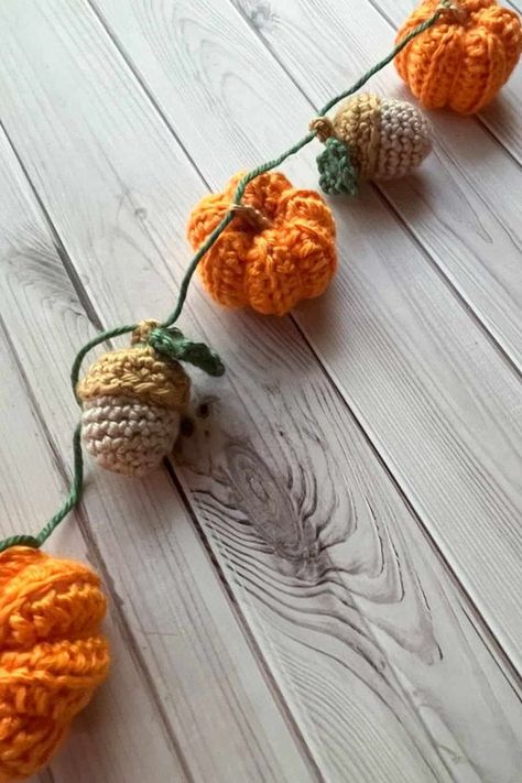 Crochet Pumpkin Garland Pattern, Mini Fall Crochet Patterns, Pumpkin Garland Crochet Pattern Free, Pumpkin Crochet Garland, Autumn Garland Crochet, Crochet Autumn Garland, Crochet Pumpkin Garland Free Pattern, Crochet Halloween Garland Free Pattern, Crochet Fall Garland Patterns Free