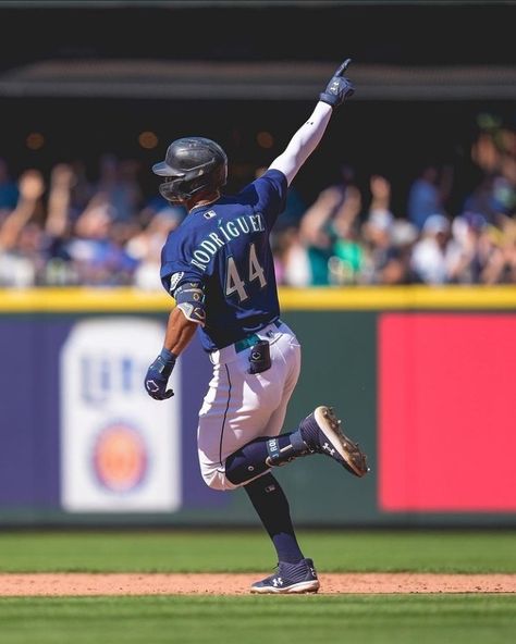 Julio Rodriguez Wallpaper, Seattle Mariners Wallpaper, Mariners Wallpaper, Zine Project, Seattle Mariners Baseball, Seattle Photos, Baseball Wallpaper, Baseball Men, Mariners Baseball