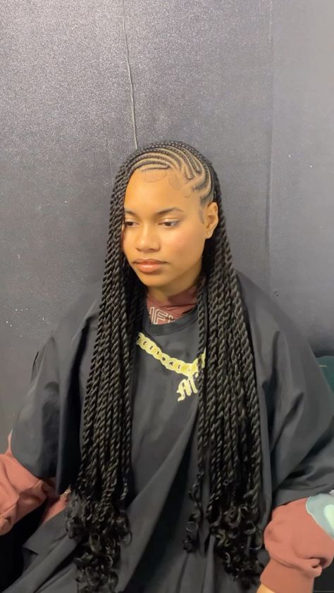 Braids With Individuals In The Back, Small Ponytail Braids, Three Strand Braid Locs, Swoop Braids Styles, Side Part Tribals, Side Part Twist Braids, New Knotless Braid Styles, Cornrow Side Braids, Fishtail Box Braids