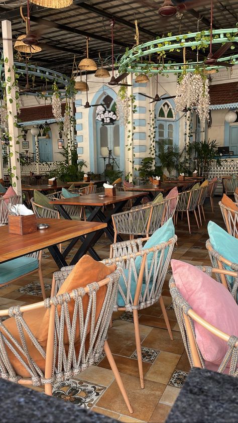 Beautifully aesthetic cafe with a vintage look giving a superb n pleasing view of streets of Candolim Goa Cafe, Goa Pics, Candolim Goa, Goa Food, Goa Trip, Beach Aesthetics, English Day, London England Travel, Goa Travel