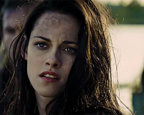 Kristen Stewart Snow White, Snow White Gif, Kristen Stewart Gif, White Gif, Snow White And The Huntsman, The Huntsman, Kristen Stewart, Animated Gif, Cool Gifs