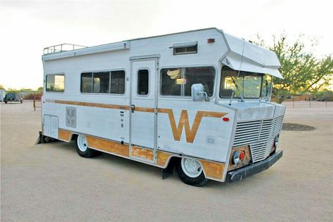 Custom Lowrider Winnebago Motorhome, Winnebago Brave, Vintage Motorhome, Vintage Rv, Cool Campers, Motorcycle Camping, Barrett Jackson, Rv Trailers, Vintage Camping