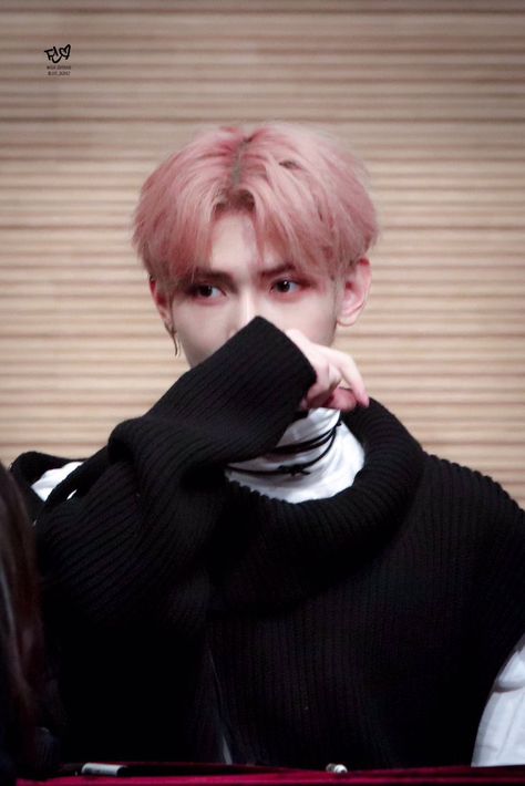 Pink Yeosang, Yeosang Pink Hair, The Beauty Standard, Yeosang Aesthetic, Yeosang Prince, Ateez Aesthetic, Ateez Yeosang, Strawberry Hair, Yeosang Ateez