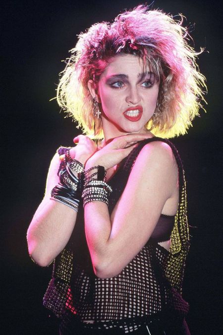 The Complete Guide to 80s Fashion - The Pearl Source Blog Madonna 80s Fashion, Sylvester Party, Madonna Young, 80s Fashion Icons, Madonna Fashion, 80s Party Outfits, Madonna 80s, 80s Makeup, 80s Punk