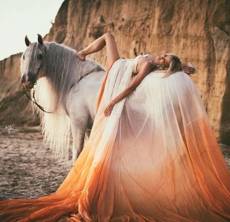 Horse Portrait Photography, Equestrian Photoshoot, Horse Photoshoot Ideas, Equine Photography Poses, Woman Riding Horse, Horse Photography Poses, Beautiful Horse Pictures, Horse Dress, Creative Portrait Photography