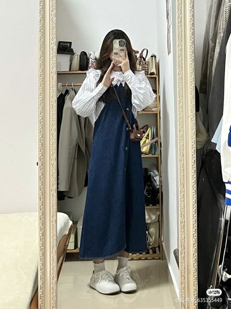 Navy Blue Outfit Ideas Aesthetic, Long Blue Skirt Outfit Aesthetic, Dark Blue Korean Outfit, Dark Blue Long Skirt Outfit, Dark Blue Skirt Outfit Ideas, Dark Blue Outfits Aesthetic, Grunge Blue Outfit, Korean Blue Outfit, Korean Skirt Outfits Long