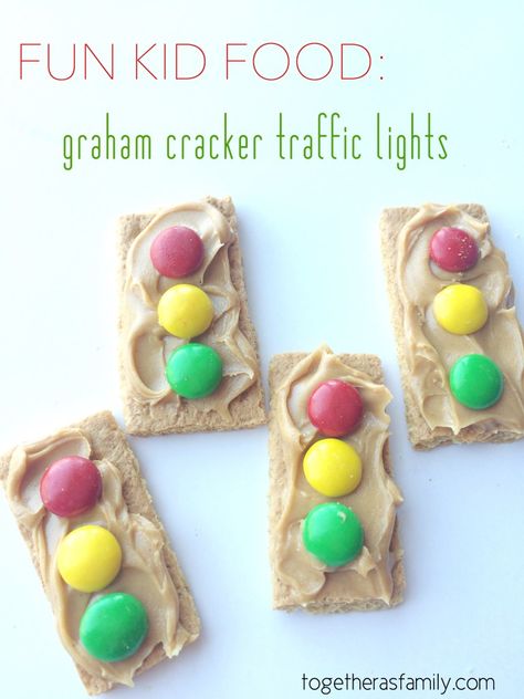 Fun Kid Food: graham cracker traffic lights #food #crafts #kids #ideas #nice Activity Therapy, Auto Party, Nutritional Snacks, Food Activities, Preschool Snacks, Kids Treat, Traffic Lights, Fun Snacks For Kids, Fun Recipes