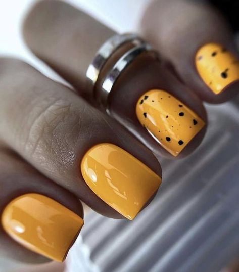 Summer Gel Nails: Bright Colors and Creative Designs for 2024 Trends Nail Ideas Silver, Silver Prom Nails Acrylic, Nails On Dark Skin, Summer Nails 2024, Summer Gel Nails, Cute Summer Nails, Nails 2024, Gel Nail Designs, Yellow Nails