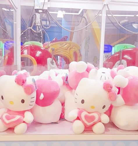 Hello Kitty plushies claw machine Hello Kitty Claw Machine, Sanrio Claw Machine, Sanrio Game, Cute Pink Aesthetic, Machine Video, Claw Machine, Kitty Plush, Cat Claws, Hello Kitty Plush