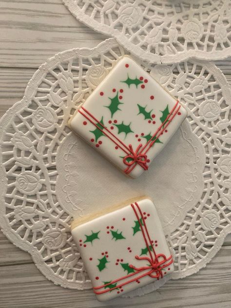 Hand Painted Sugar Cookies Christmas, Square Sugar Cookies Decorated, Square Christmas Cookies, Frosted Cookies Designs, Cookie Recipes Decorating, Christmas Sugar Cookies Decorated, Cute Christmas Cookies, Sugar Cookie Royal Icing, Sugar Cookie Icing