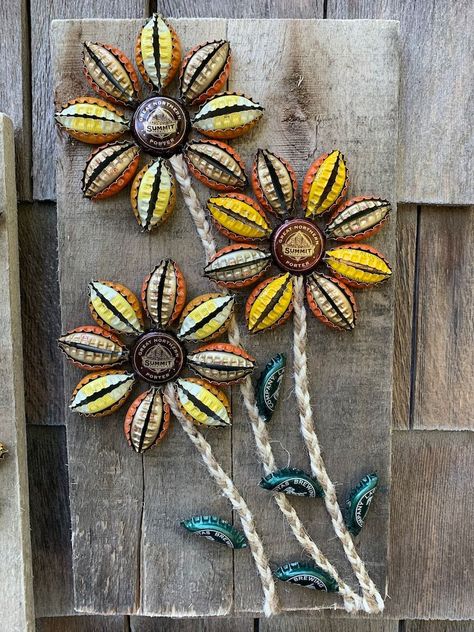 Repurposed Bottle-cap Sunflowers CEE Bottle Cap Sunflower, Bottle Cap Wall Art, Beer Bottle Cap Art, Bottle Top Art, Beer Bottle Cap Crafts, Diy Bottle Cap Crafts, Beer Cap Art, Bottle Top Crafts, Bottle Cap Projects