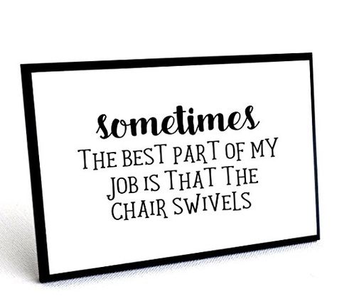 Funny Signs For Work, Quotes Parents, Work Signs, Family Christmas Quotes, Family Quotes Funny, Work Quotes Funny, Office Quotes, Super Funny Quotes, Desk Sign