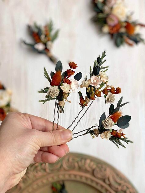 Hippy Wedding, Bridal Accessories Headpieces, Terracotta Design, Burnt Orange Wedding, Autumn Bridal, Fall Wedding Hairstyles, Burnt Orange Weddings, Hairstyle Wedding, 2025 Wedding