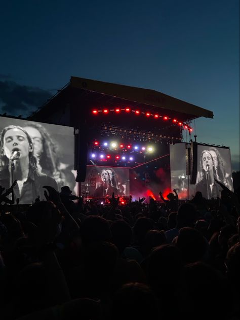 Leeds Festival Reading And Leeds Festival, Catfish And The Bottlemen, Van Mccann, Leeds Festival, 2024 Moodboard, Reading Festival, Festival Inspo, Year 11, Teenage Dream