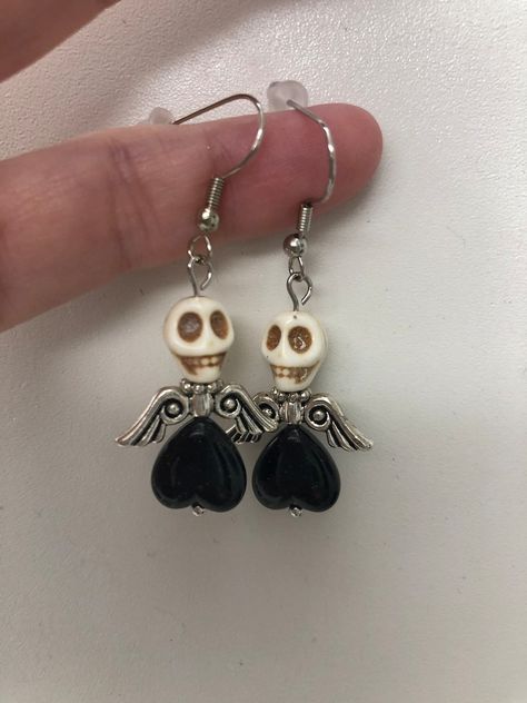 Skull Bead Earrings, Skull Bead Jewelry, Diy Jewelry Charms, Native Beading, Jewelry Fabric, Witch Earrings, Goth Earrings, Striped Earrings, Angel Earrings