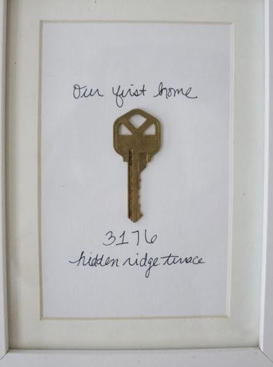 Frame a key from your first home together Cedar Hill Farmhouse, First Apartment Decorating, Diy Wand, Genius Ideas, House Keys, Wonderful Picture, First Apartment, Life Moments, Sweet Life