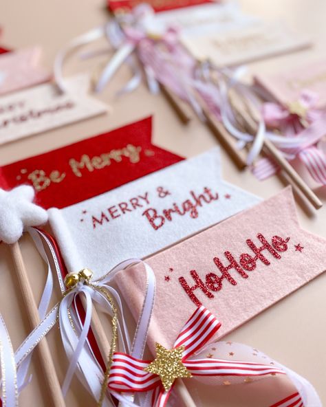 Bring Christmas magic into your home with our Christmas Flag Wands 🎄✨ completely customisable with your choice of flag colour, text colour, embellishment and a range of phrase to choose from. Perfect for Christmas basket, on book shelf or your little one milestone photos ✨ you all loved my Halloween Flag Wands. I hope you like these Christmas ones as much. 🎅🏼✨ Christmas Collection online this Saturday 28th Sept 7.30pm aest! Head to my stories @kireihandmade to set your reminder on the count... Christmas Flags Diy, Christmas Wands, Pennants Diy, Halloween Flag, Crown Hair Clip, Flag Diy, Colour Text, Milestone Photos, Christmas Basket