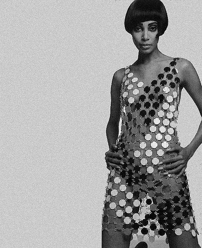 Donyale Luna by Richard Avedon Disc Dress, Donyale Luna, Black Supermodels, Metal Dress, Elsa Schiaparelli, Richard Avedon, 1960s Fashion, 60s Fashion, Paco Rabanne