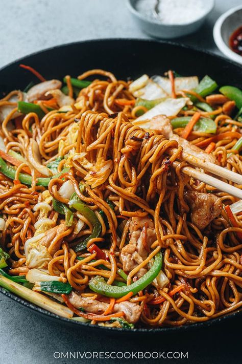 Chicken Lo Mein (Restaurant Style) Chicken Low Mein, Low Mein, Beef With Oyster Sauce, Fried Chicken Breast Recipe, Chicken Lo Mein Recipe, Lo Mein Recipe, Vegetarian Oyster Sauce, One Pot Vegetarian, Chicken Lo Mein