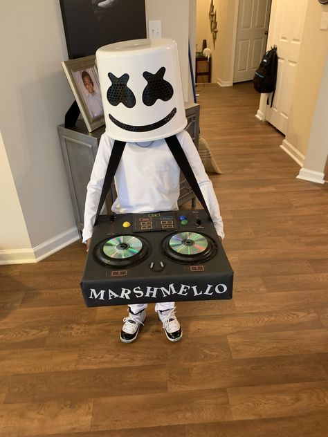 Marshmellow Dj Costume Diy, Fornite Halloween Costumes, Diy Marshmello Costume, Marshmallow Costume Kids, Dj Costume For Kids, Dj Marshmello Party Ideas, Dj Marshmello Costume, Marshmallow Halloween Costume, Marshmello Costume