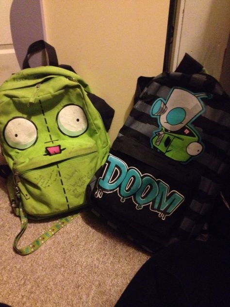 My backpacks are awesome Invader zim gir bags emo scene alternative girl hottopic merch Scenecore Backpack, Invader Zim Backpack, Invader Zim Clothes, Invader Zim Outfit, Invader Zim Merch, Invader Zim Scene, Emo Backpack, Emo Bag, Scene Backpack