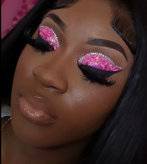 Pink Glitter Makeup Looks Black Women, Pink Rhinestone Makeup, Pink Makeup Looks Black Women, Esthetician Student, Makeup Looks Black Women, Pink Glitter Makeup, Makeup Birthday, Flawless Face Makeup, Birthday Makeup Looks