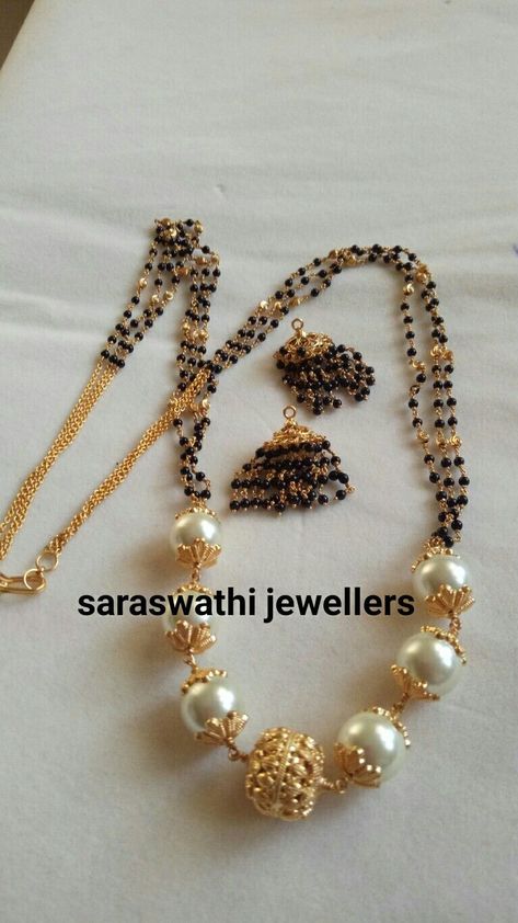 Gold Pearl Jewelry, Black Beads Mangalsutra, Black Beads Mangalsutra Design, Pearl Jewelry Design, Gold Jewelry Simple Necklace, Gold Mangalsutra Designs, Pearl Necklace Designs, Antique Jewelry Indian, Black Beaded Jewelry